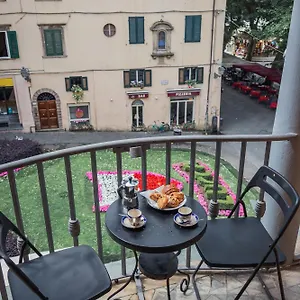 https://casa-paolina-lucca.it-tuscanyhotel.com